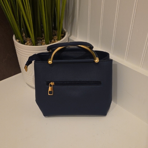Elegant Navy Blue Handbag with Gold Accents - Picture 5 of 6